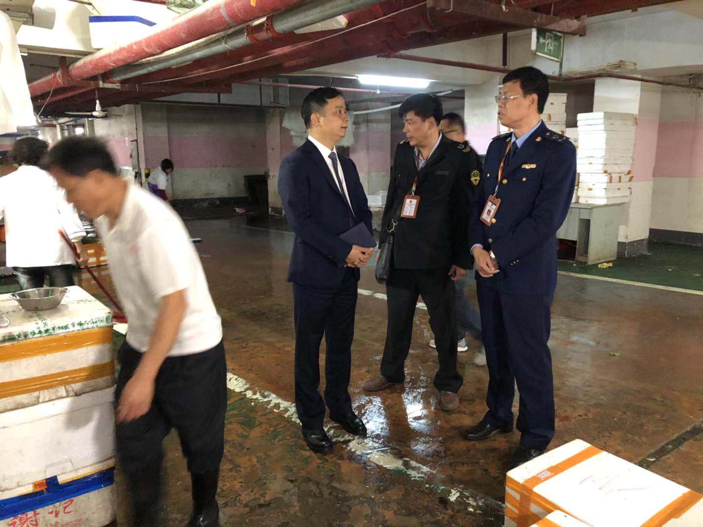 检查活禽市场“1110”制度落实情况。.jpg