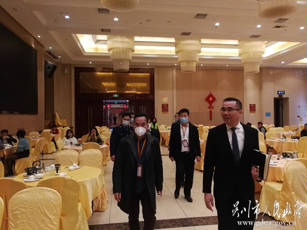 图三、1月26日，吴康保副局长、黄学辉副局长带队督导餐饮行业做好防控工作.jpg