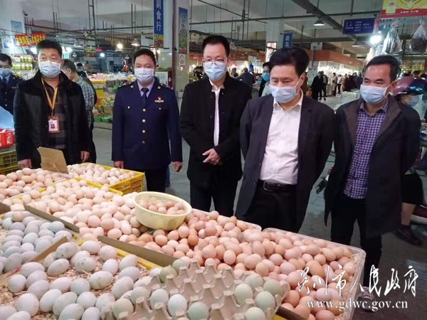 图二、1月31日，湛江市市场监督管理局局长林 鋆明局长和极速赛车
市场监督管理局肖康玉局长检查农贸市场，严厉打击野生动物及其制品交易，督导活禽经营落实1110制度.jpg