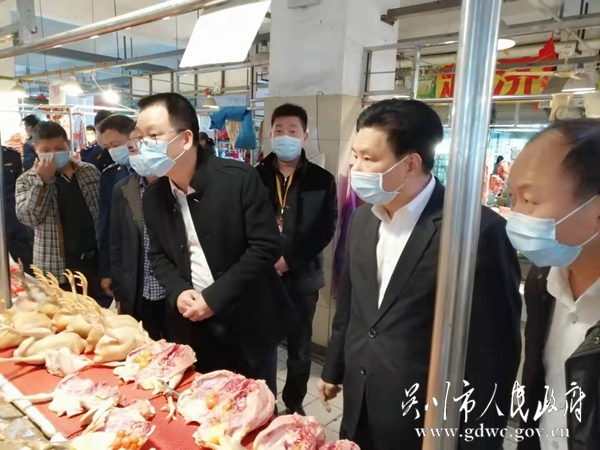 图一、1月31日，湛江市市场监督管理局局长林 鋆明局长和极速赛车
市场监督管理局肖康玉局长检查农贸市场，严厉打击野生动物及其制品交易，督导活禽经营落实1110制度.jpg
