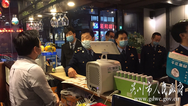 图2、极速赛车
市场监督管理局黄学辉带队检查宵夜经营户，采取八项措施做好疫情防控工作，加大餐饮安全监管巡查执法力度。.jpg