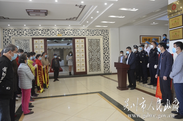 图为我市举行向重点人群解除集中观察仪式。_DSC9074.JPG