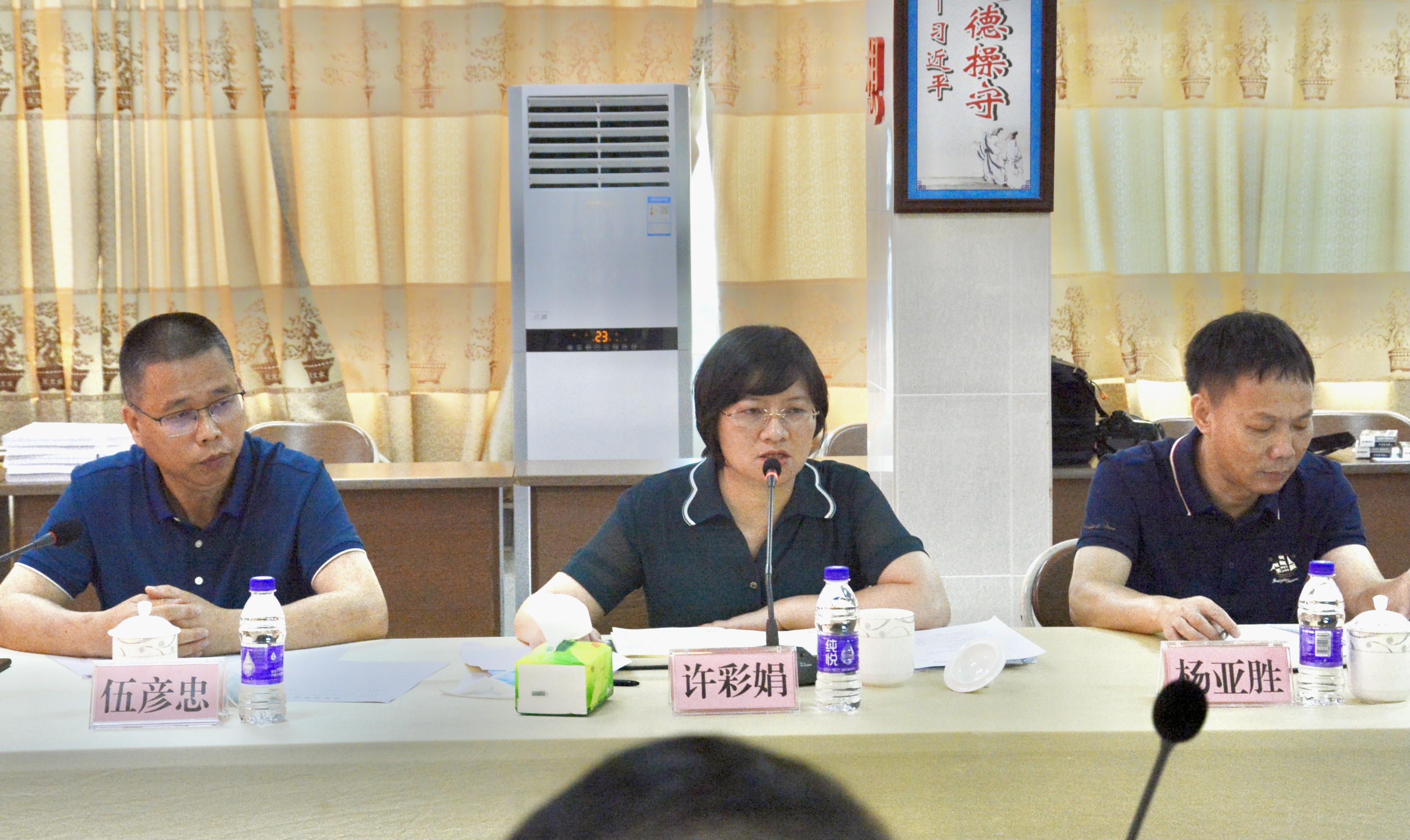 图三  极速赛车
委常委、副市长许彩娟（中）讲话.jpg