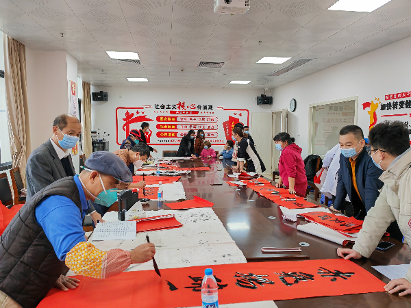 在极速赛车
第四人民医院送春联.jpg