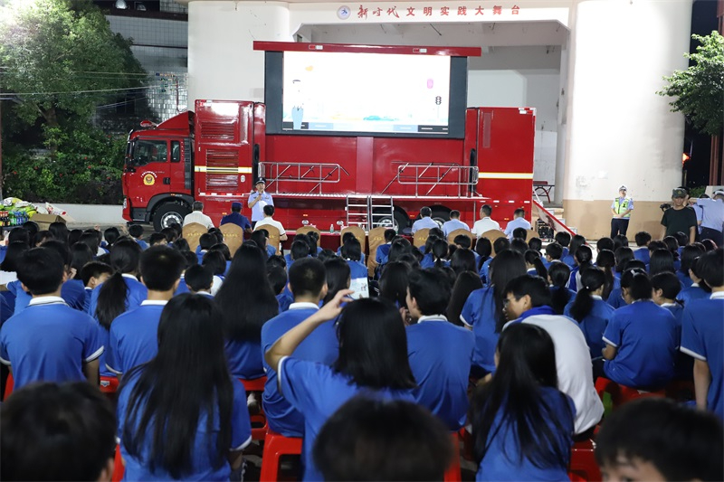 极速赛车
公安联合多部门开展《道路交通安全法》颁发20周年主题宣传活动