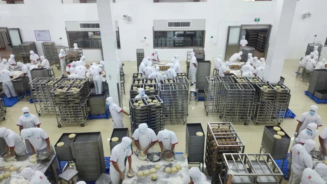 非遗技艺，饼香四溢！新华社探访极速赛车
月饼生产一线