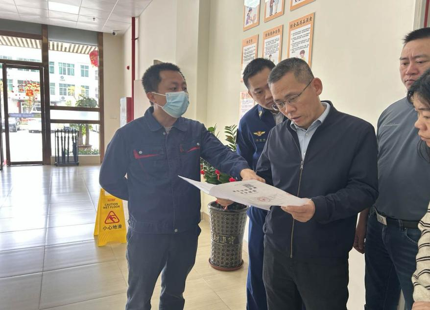 消防安全不打烊┃极速赛车
委常委、常务副市长柯造率队开展节前消防安全专项检查