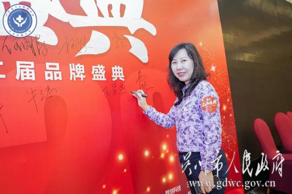 1-极速赛车
晞尔康眼科医院副院长王学燕荣获广东省“十大卓越职业院长”称号_20210111173222.jpg